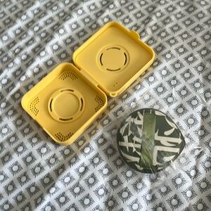 Amortals powder puff with carrying/drying case